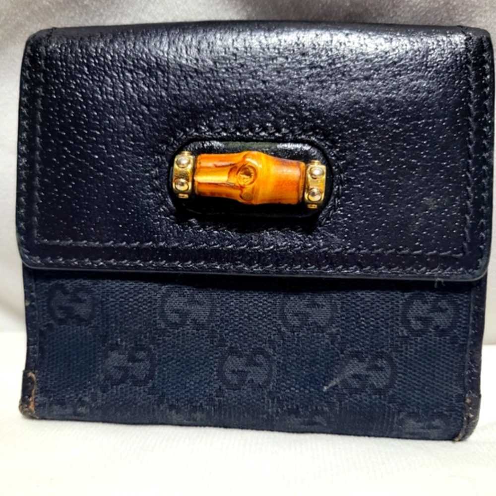 Rare Gucci monogram bamboo closure small wallet EUC